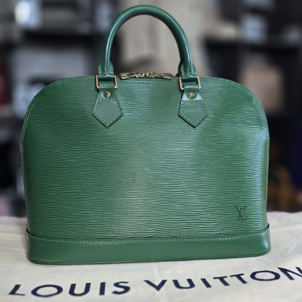 Louis Vuitton Green Epi Alma Handbag (PM)